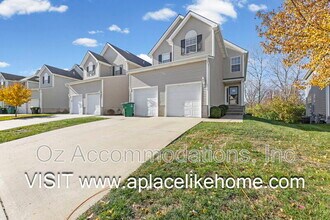 2216 SW Rambling Vine Rd in Lee's Summit, MO - Building Photo - Building Photo
