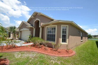 12523 Lake Vista Dr in Gibsonton, FL - Building Photo - Building Photo