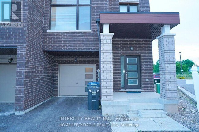 property at 2 Queenpost Dr