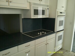 390 S Almond St in Dixon, CA - Building Photo - Building Photo