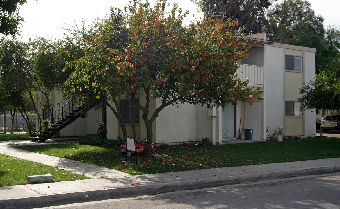 24555 Canada St in Loma Linda, CA - Foto de edificio