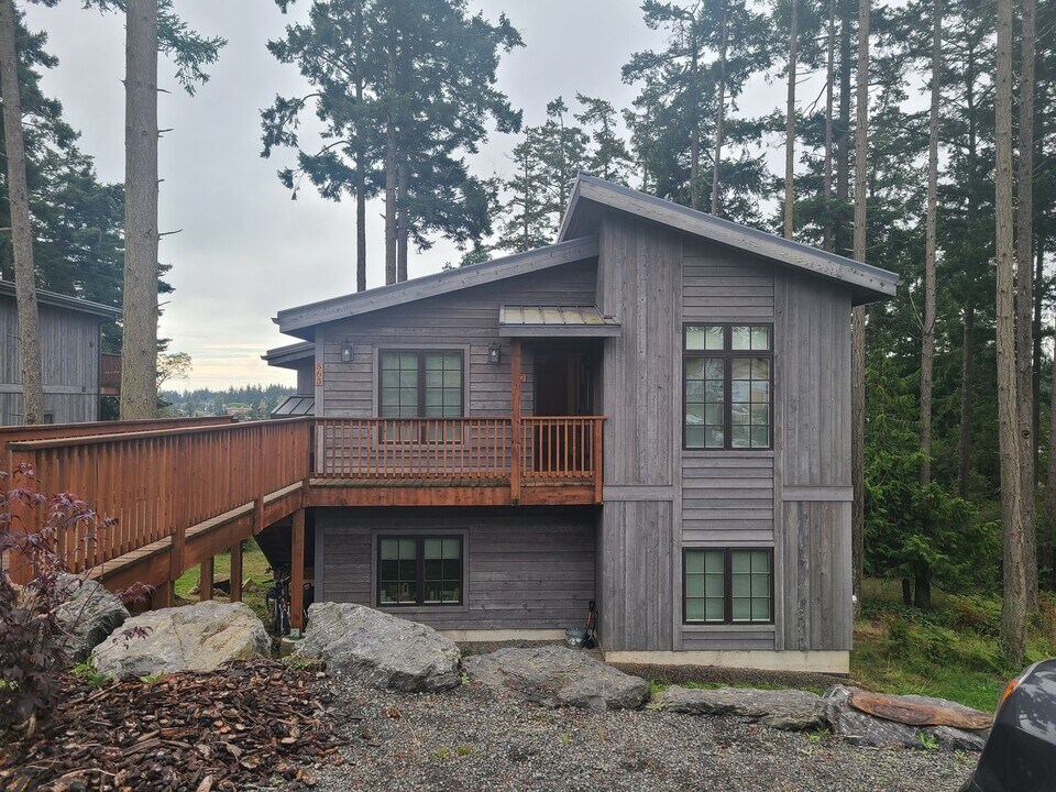 563 Finnegan Ridge in Friday Harbor, WA - Building Photo