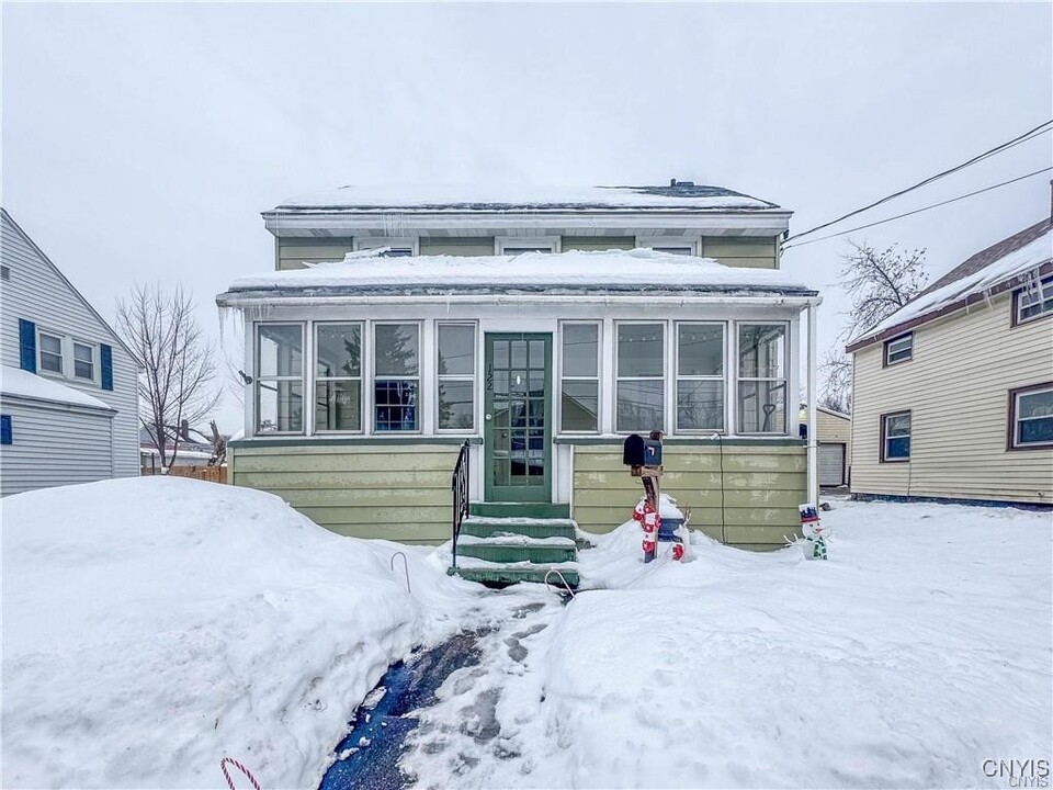 122 E Hoard St in Watertown, NY - Building Photo