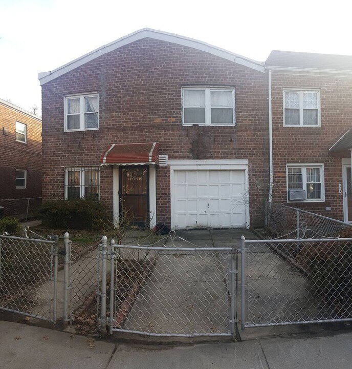 19110 37th Ave in Flushing, NY - Building Photo