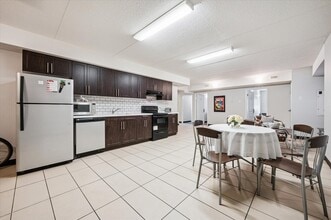 110 University Ave W in Waterloo, ON - Building Photo - Building Photo