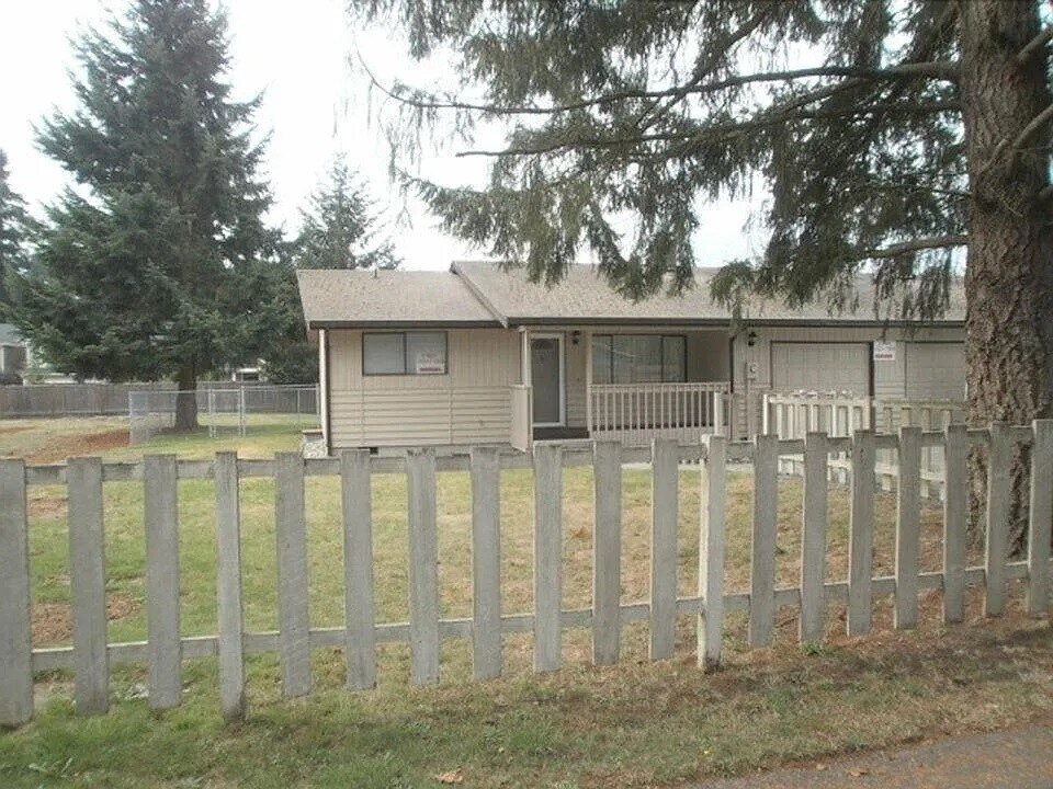 16506 16th Ave Ct E in Parkland, WA - Building Photo