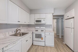 31085 Pheasant Run St in Farmington Hills, MI - Building Photo - Building Photo