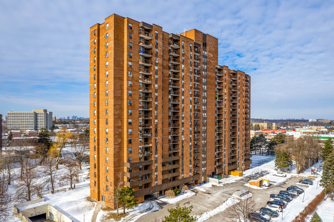 Morningside Estates in Toronto, ON - Building Photo