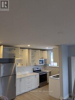 3046 Jaguar Valley Dr in Mississauga, ON - Building Photo