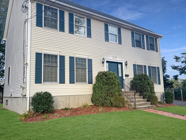 107 Benson Pl in Fairfield, CT - Building Photo - Building Photo