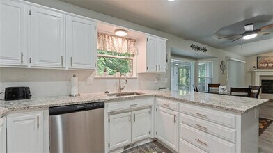 9 E Elvendon Dr in Bella Vista, AR - Building Photo - Building Photo