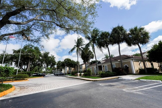 833 Riverside Dr in Coral Springs, FL - Building Photo - Building Photo