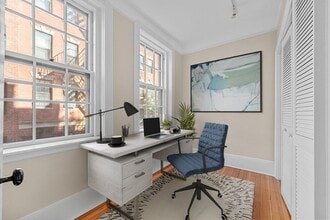 136 Myrtle St in Boston, MA - Building Photo - Building Photo