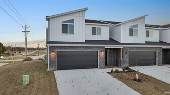 1861 Lapis Ave in Centerton, AR - Building Photo