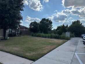 7220 Wyoming Springs Dr in Round Rock, TX - Building Photo - Building Photo