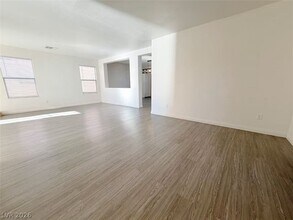 5386 Walcott Dr in Las Vegas, NV - Building Photo - Building Photo