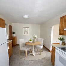 18 Cleveland Ave in Westover, WV - Foto de edificio - Building Photo