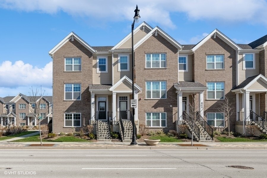 801 Lee St in Des Plaines, IL - Building Photo