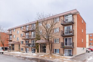 620 De Roanne Rue in Laval, QC - Building Photo