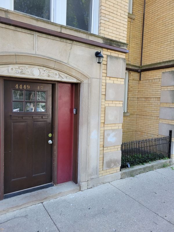 3751 W Sunnyside Ave in Chicago, IL - Foto de edificio - Building Photo