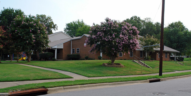 Birchwood Apartments in Raleigh, NC - Building Photo - Building Photo