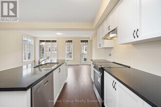 3440 Denison St in Markham, ON - Building Photo - Building Photo