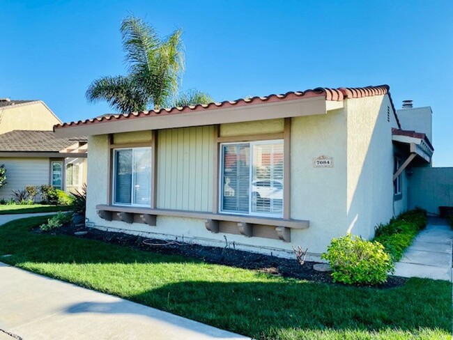 7084 Island Village Dr in Long Beach, CA - Foto de edificio - Building Photo