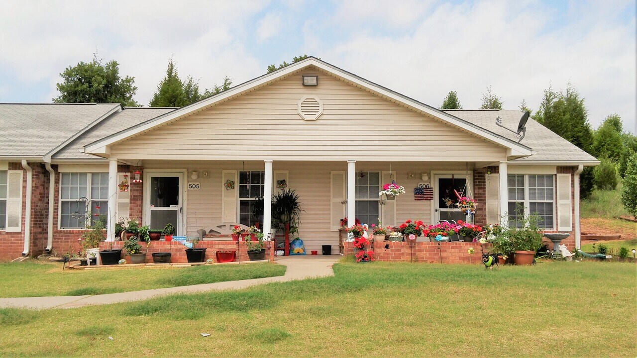 900 W Broadway in Seminole, OK - Building Photo