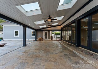 3125 Pinehurst Pl in Charlotte, NC - Building Photo - Building Photo