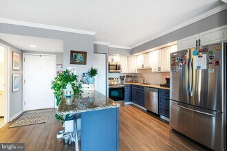 200 Lombard St in Philadelphia, PA - Building Photo - Building Photo