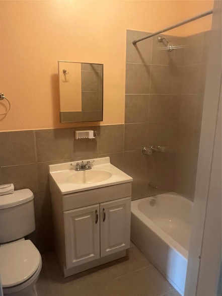 72-18 Indiana Ave, Unit 2 in Queens, NY - Building Photo - Building Photo