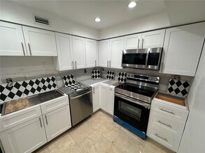 10350 W Bay Harbor Dr in Miami Beach, FL - Building Photo - Building Photo