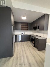 102 Everett Cmn in St Catharines, ON - Building Photo - Building Photo