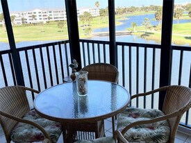 40 NE Plantation Rd in Stuart, FL - Building Photo
