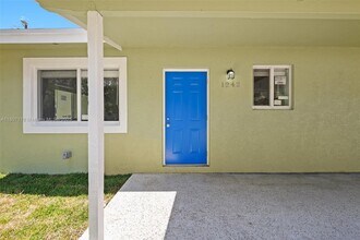 1242 NW 2nd Ave in Fort Lauderdale, FL - Foto de edificio - Building Photo