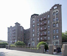 180 Lenox Rd in Brooklyn, NY - Foto de edificio - Building Photo