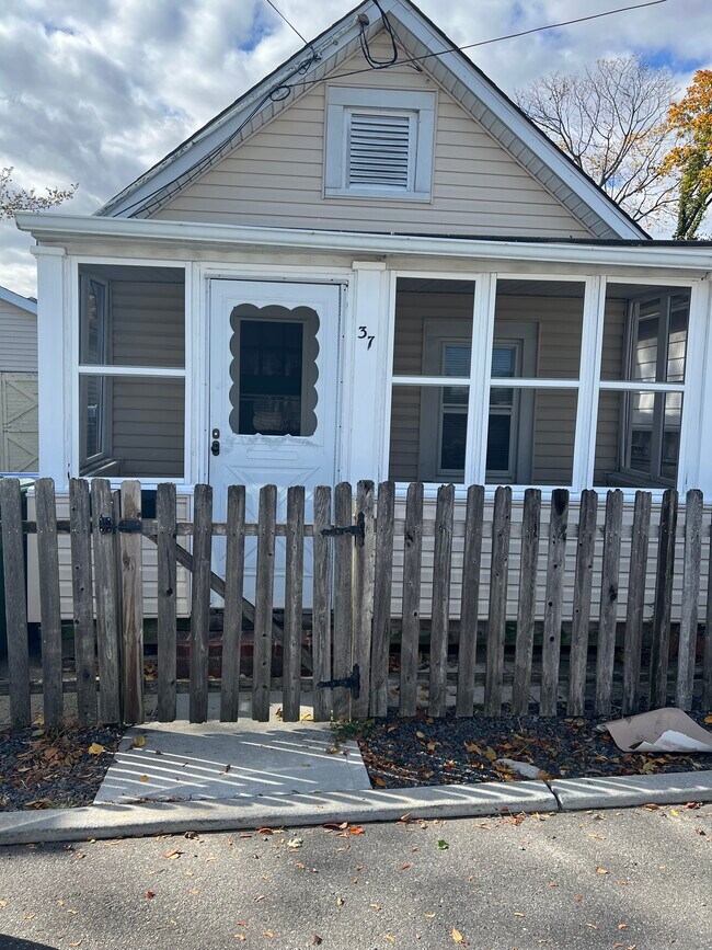 37 Smith St in Sayreville, NJ - Building Photo - Building Photo