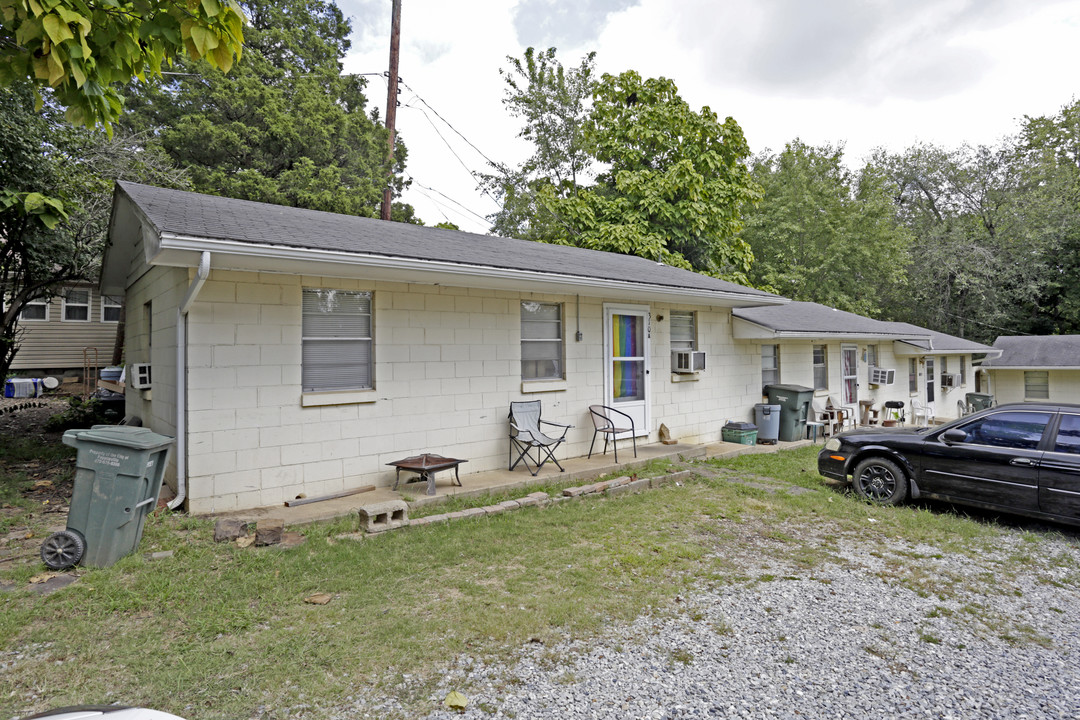 310 S Washington Ave in Fayetteville, AR - Foto de edificio