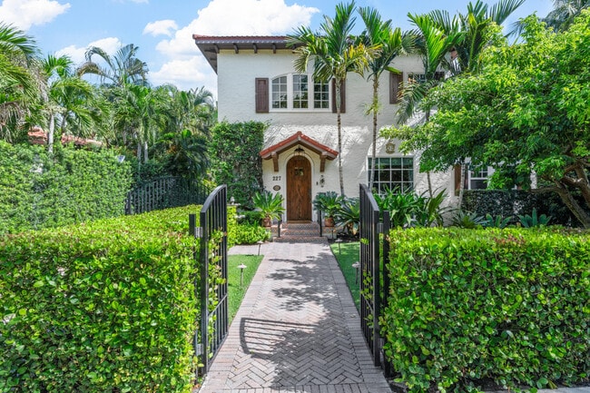 227 Marlborough Rd in West Palm Beach, FL - Building Photo - Building Photo