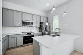 2050 Lohmans Spur Rd in Lakeway, TX - Building Photo - Building Photo