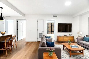 63 Pitt St in New York, NY - Building Photo