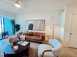 19695 NE 23rd Ct, Unit B in Miami, FL - Foto de edificio - Building Photo