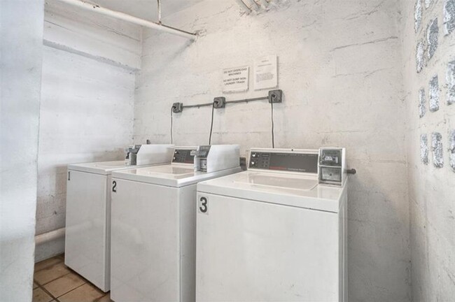 1420 Pennsylvania Ave, Unit 310 in Miami Beach, FL - Building Photo - Building Photo
