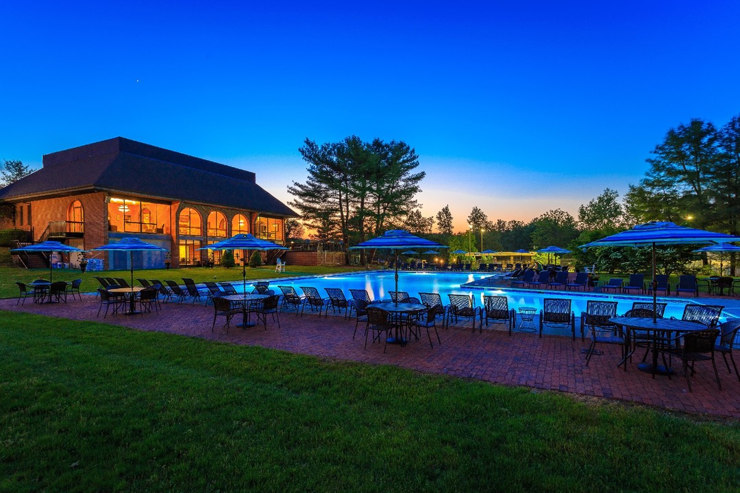 Meadowbrook Apartments in Huntingdon Valley, PA - Building Photo