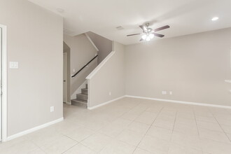 339 Sea Breeze Dr in Bacliff, TX - Building Photo - Building Photo