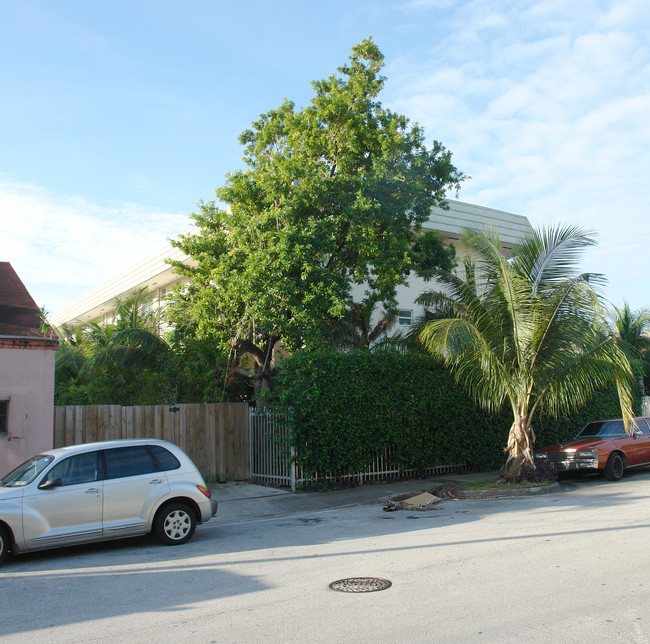 650 NE 60th St in Miami, FL - Foto de edificio - Building Photo