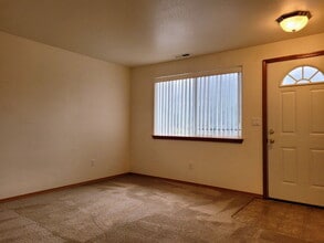 495 Maylea Pl in Canyonville, OR - Building Photo - Building Photo