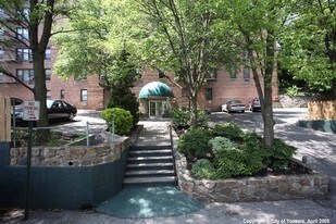 55 Halley St in Yonkers, NY - Building Photo