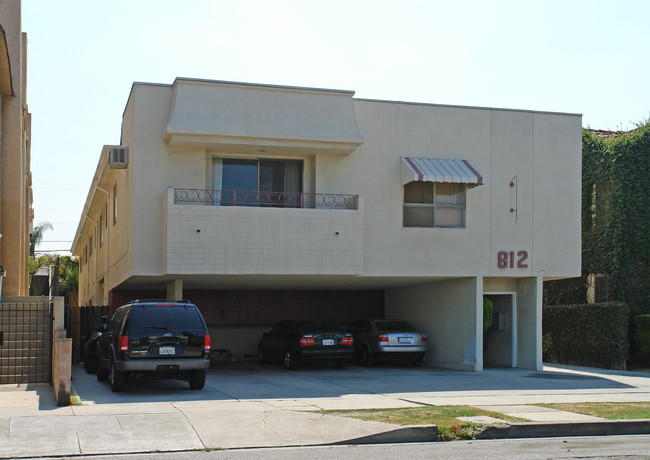 812 N Alfred St in Los Angeles, CA - Foto de edificio - Building Photo