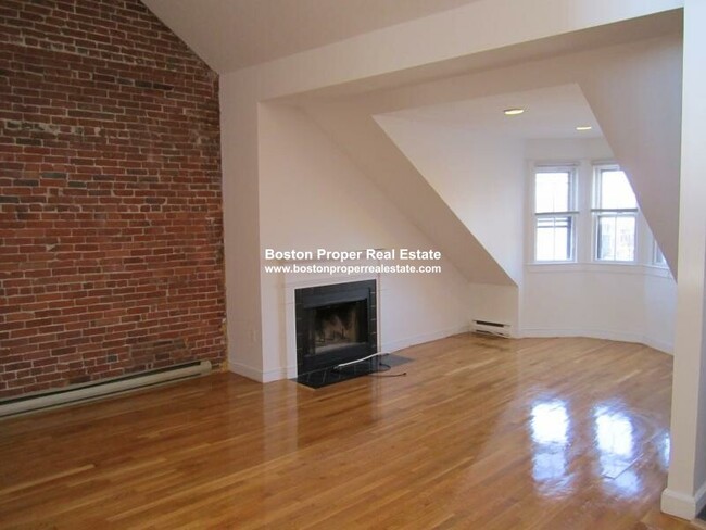 1742 Washington St, Unit 4 in Boston, MA - Building Photo - Building Photo